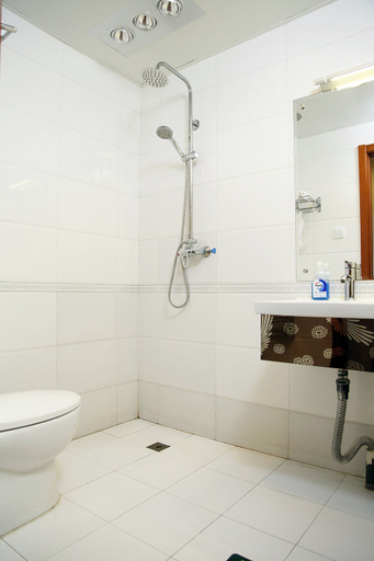 Bathroom 2, Hanting Hotel Beijing Yansha Embassy District Maizidian Street, Beijing