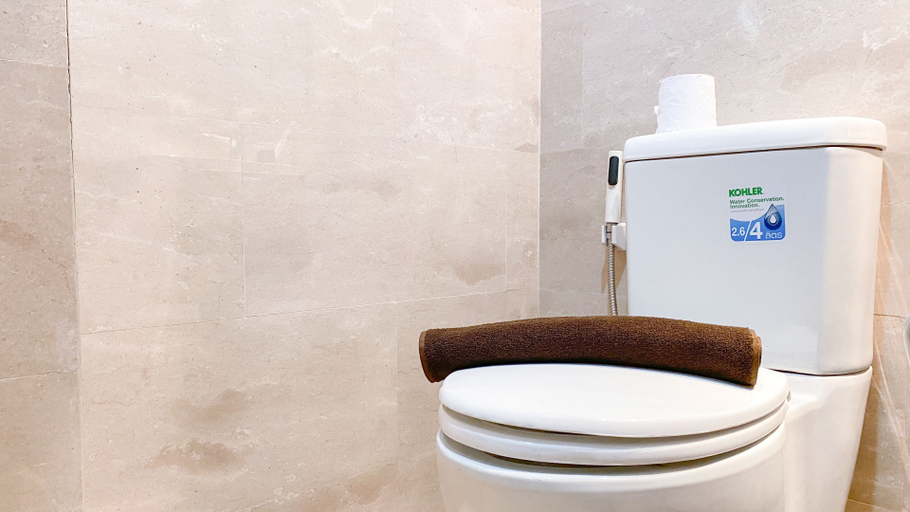 Bathroom 3, Comfort And Minimalist Studio Menteng Park Apartment, Central Jakarta