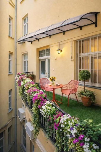 Outdoor dining, Budapest Cereja Boutique, Budapesti