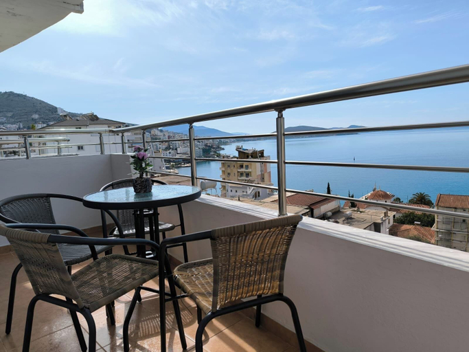 Outdoor dining 4, Albania Dream Holidays Apartment, Sarandës