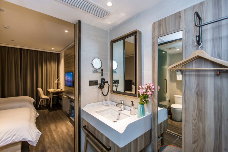 Bathroom 3, Hanting Hotel Yangzhou Wanda Plaza Xingcheng East Road, Yangzhou