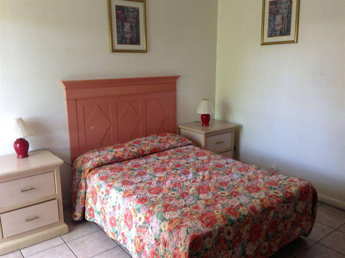 Bedroom, Downtown Hollywood Gardens Inn & Suites, Broward