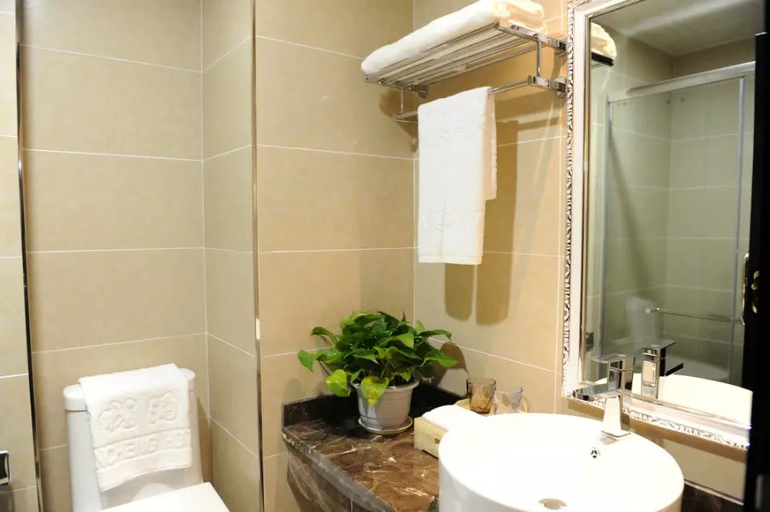 Bathroom 2, Man Cheng Hotel, Weinan
