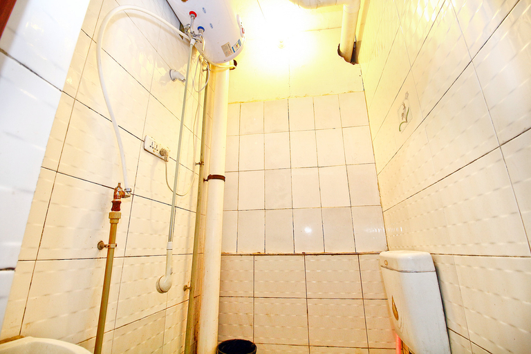 Bathroom 2, Jixiang Hostel, Xi'an