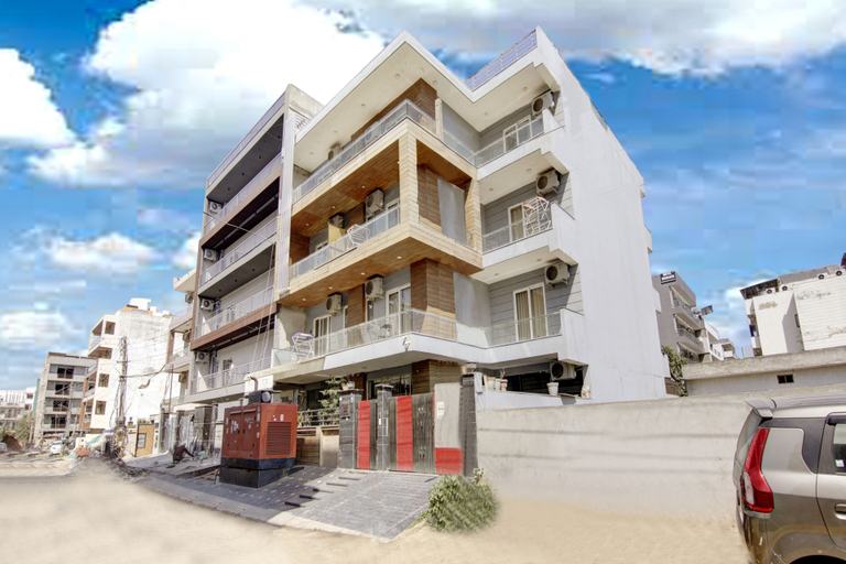 Exterior & Views