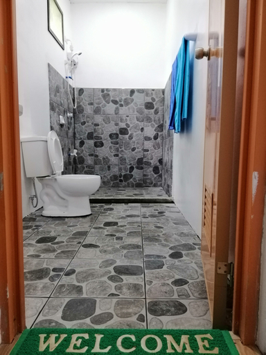 Bathroom, AndNindot Garden Resort, Anda