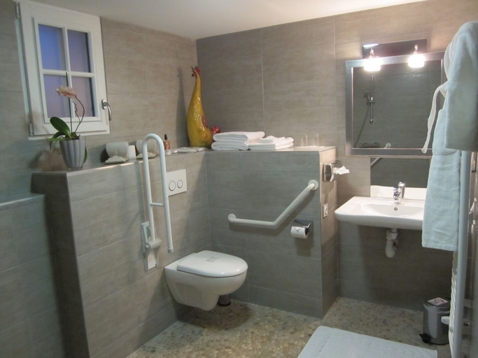 Bathroom 3, Manoir Desnachez, Morbihan