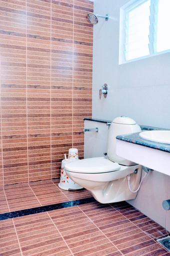 Bathroom 4, Hotel Raams Park, Tiruchirappalli