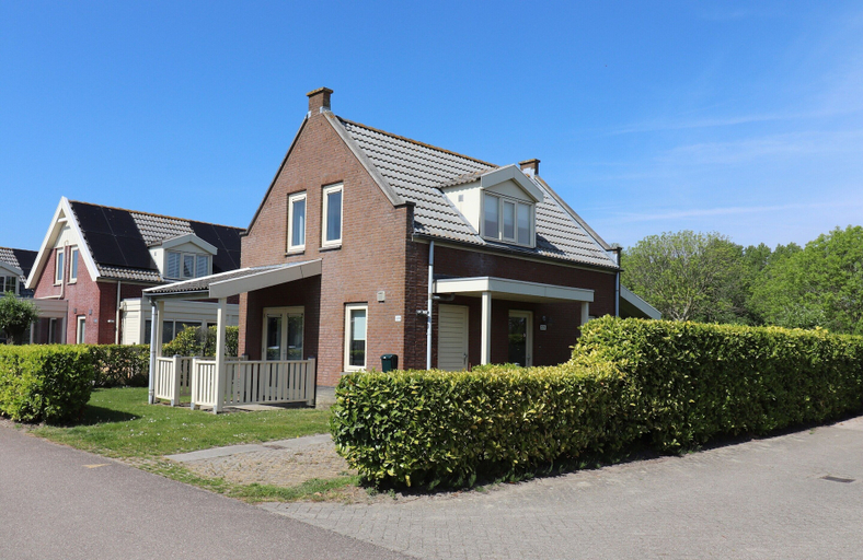Primary image 1, Bungalow by Water Near Rotterdam, Bernisse