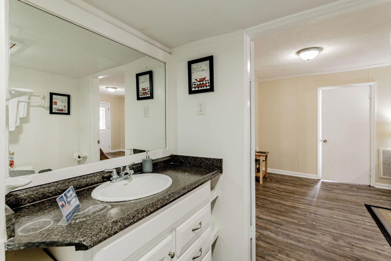 Bathroom 3, Adorable on Taylor Both Units, Lexington