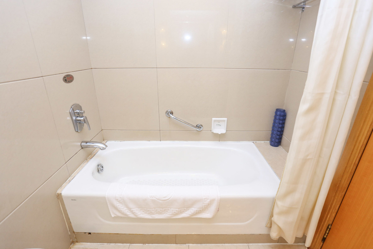 Bathroom 2, Zhujiang Hotel, Guangzhou