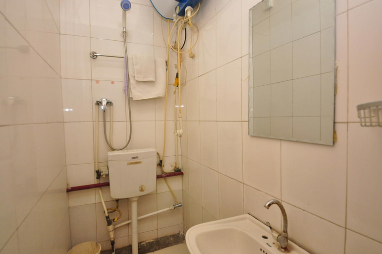 Bathroom, Jintaoyuan Hostel, Jinan