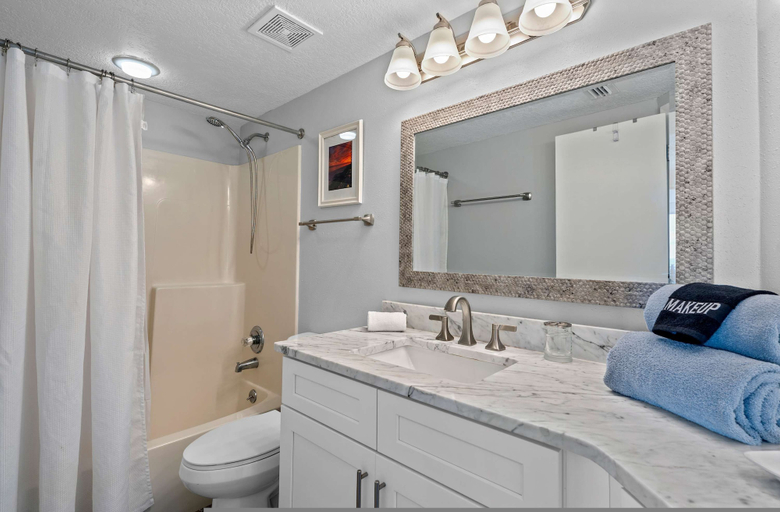 Room 2, Beach Front 7th Floor Views Pools Hot Tub, Baldwin