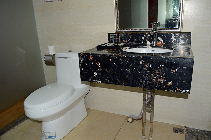 Bathroom, Ruining Hotel ( Xiangyang Gucheng North Street Branch), Xiangfan