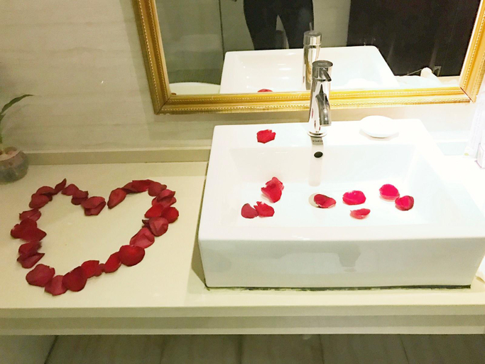 Bathroom 2, Yincheng Holiday Hotel, Chenzhou