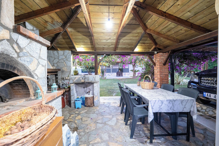 Outdoor dining 4, Villa Verde, Sarandës