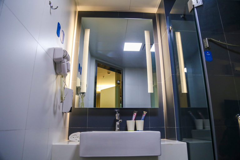 Bathroom 3, Hanting Hotel Dalian Sports Center, Dalian