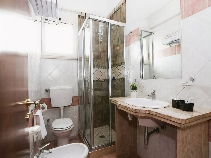 Bathroom 5, Hotel Tempio, Napoli