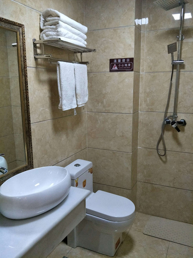 Bathroom 3, Yongjin Zhuoma Hotel, Garzê Tibetan