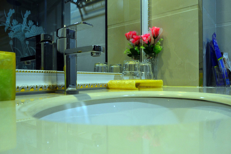 Bathroom 2, Vienna Hotel (Zhuhai City Rail Pearl Station), Zhuhai