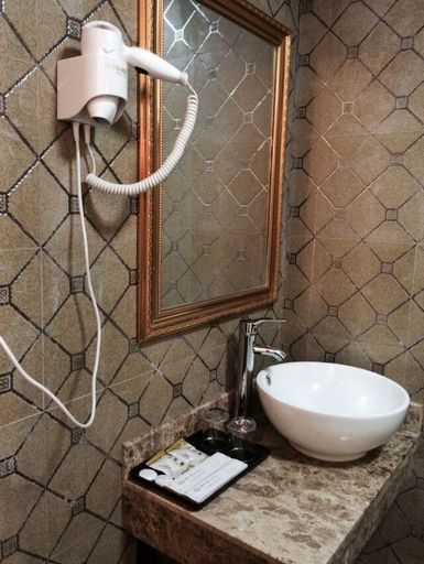 Bathroom 5, Yuechi Shenxianwan Business Hotel, Guang'an