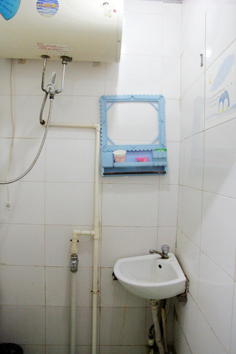 Bathroom, Jin Yuan Cun Inn, Qingdao