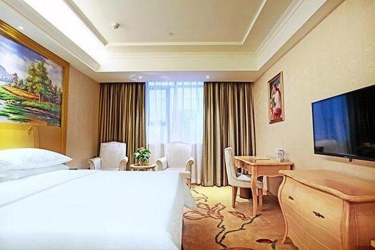 Bedroom 2, Vienna Hotel Shenzhen Longhua Good Day, Shenzhen