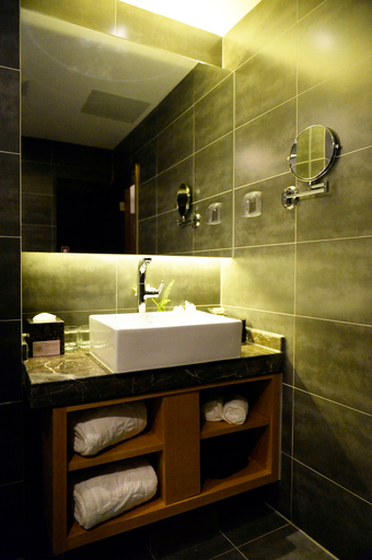 Bathroom 2, Qiuguo Hotel (Beijing Bird's Nest Olympic Sports Center), Beijing