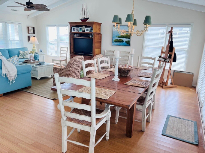 Dining, Carpe Diem 4 Bedroom Home by RedAwning, Brunswick