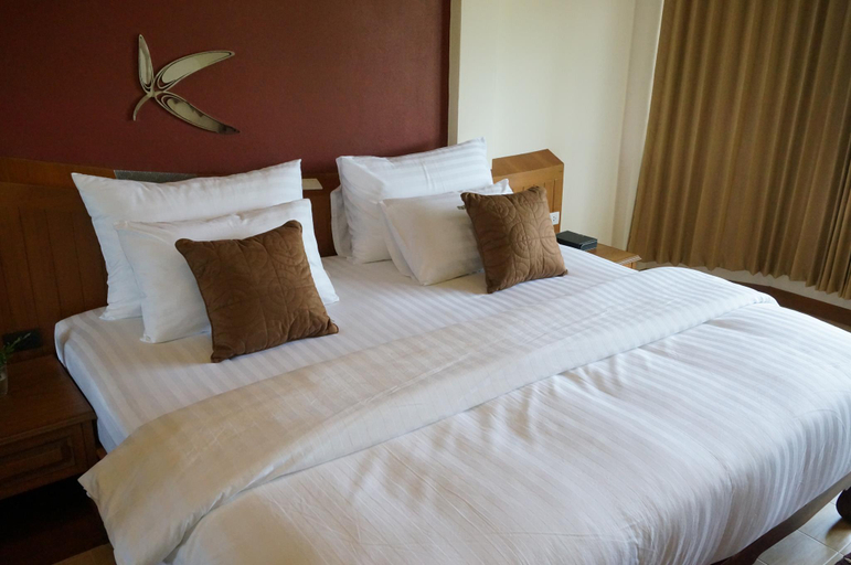 Bedroom 2, The Country Lake View Hotel, Muang Suphanburi