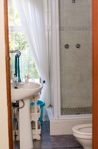 Bathroom 5, Panorama Guest House, Buffalo City