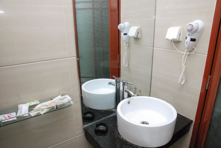 Bathroom 2, Kangcheng Holiday Hotel, Dongguan