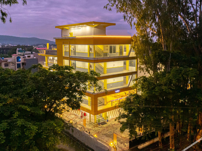 Exterior & Views