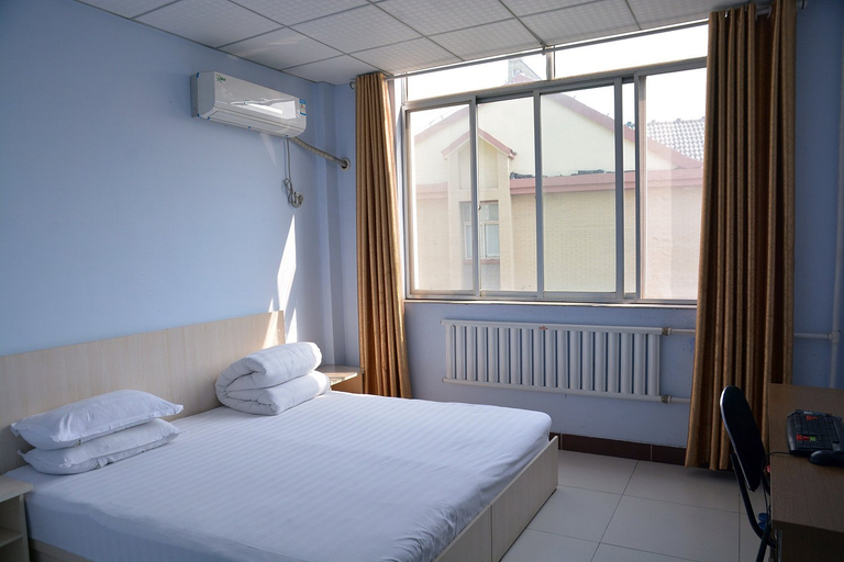 Bedroom, Roman Hotel, Laiwu