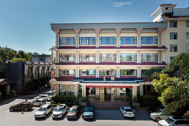 Exterior & Views