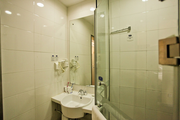 Bathroom 4, Hanting Hotel Dalian Railway Station Light Rail Station, Dalian