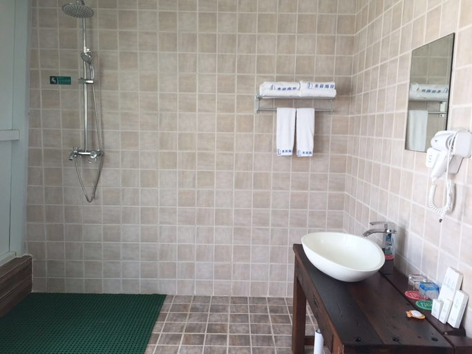Bathroom, Beautiful Beach Holiday Hotel, Beihai