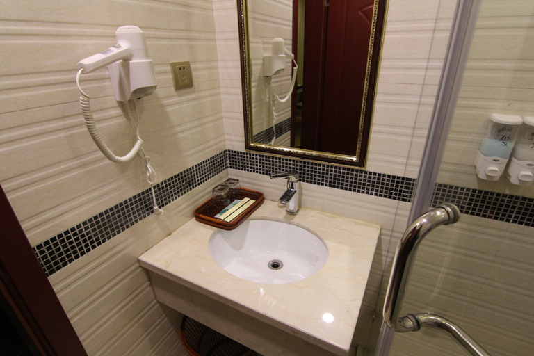 Bathroom 2, Elan Inn Zhenjiang Railway Station Wanda Plaza, Zhenjiang