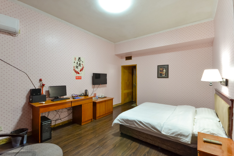 Bedroom 4, Longmen hotel, Taizhou