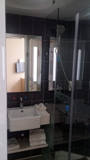 Bathroom 2, Ruijing Hotel, Binzhou