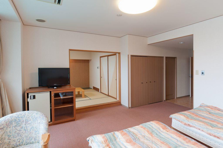 Bedroom 2, Wakura Onsen Hamazuru, Nanao