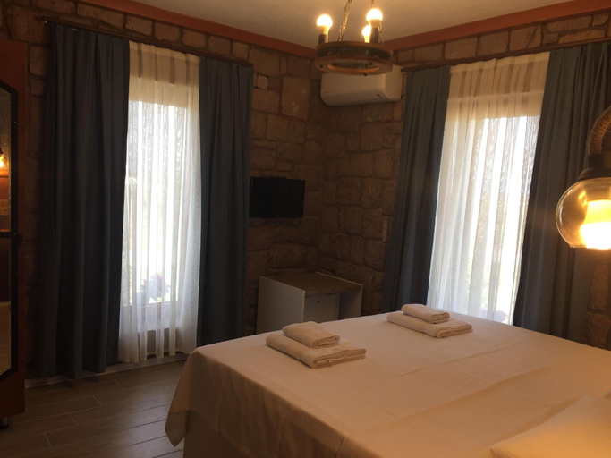 Bedroom 3, Elyada Otel & Bağ Evi, Bozcaada