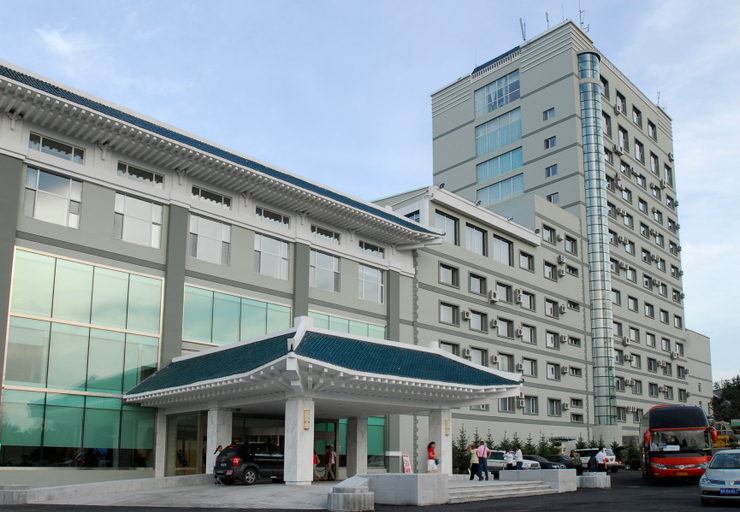 Exterior & Views