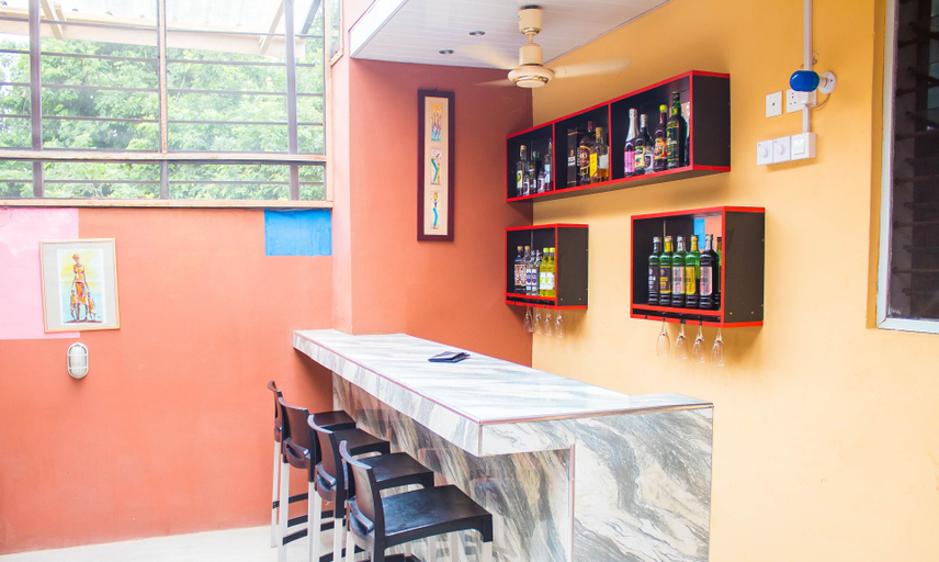 Food & Drinks 5, Lexis Lodge, Tema