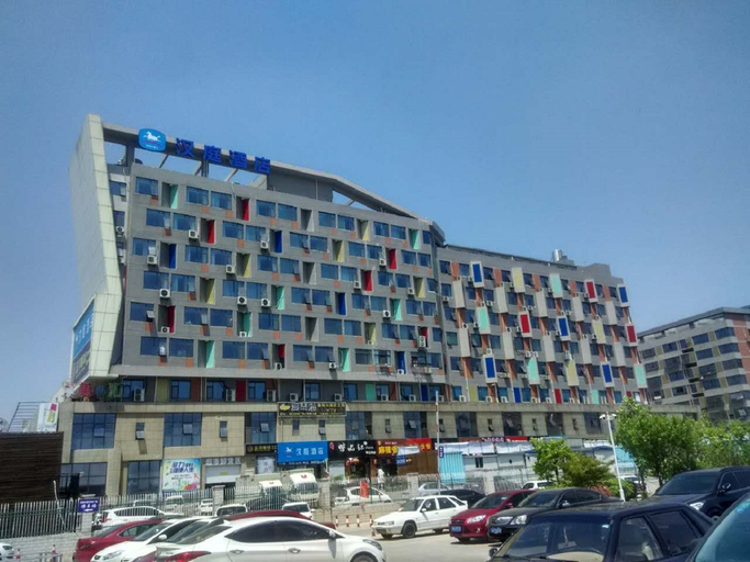 Exterior & Views