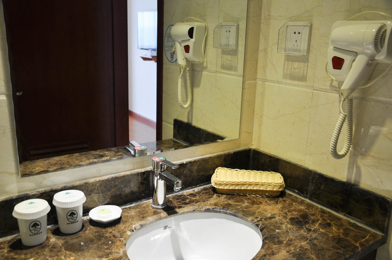 Bathroom 3, GreenTree Inn Chizhou Pingtian Lake Qingfeng Avenue Business Hotel, Chizhou