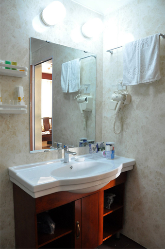 Bathroom, Wenyuan Hotel, Linyi