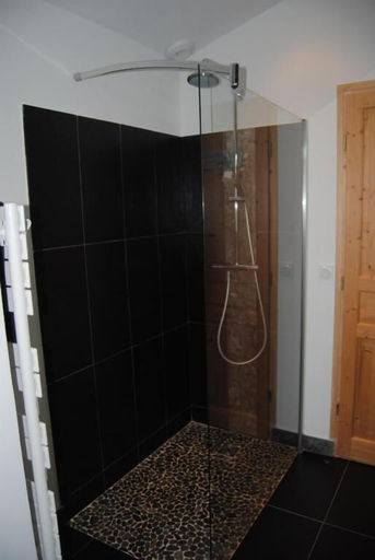 Bathroom 5, La Maison du Las, Gironde