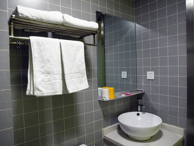 Bathroom 2, City 118 Chain Hotel, Ürümqi