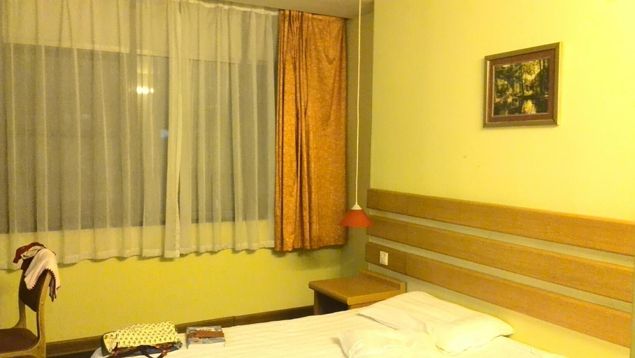 Bedroom, Homeinn Selected Hotel (Lovers Road Seaside Swimming Pool Store), Zhuhai